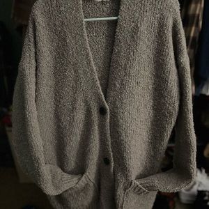 Selling a wool cardigan M/L oversized look
